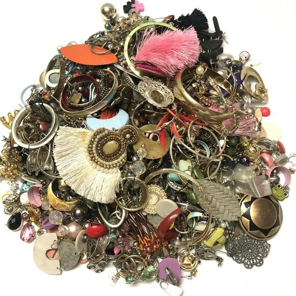 1 Pound Single Earrings Lot Craft Junk Broken - Picture 2 of 8